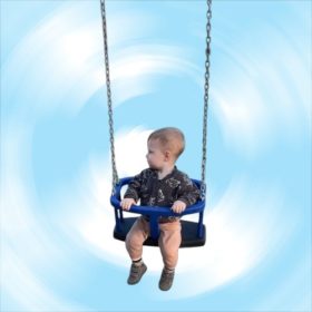 Közterületi bébihinta lánccal