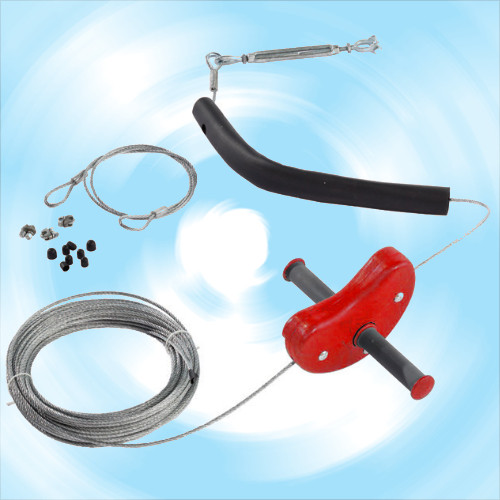 Home wire rope course set with plastic plate swing